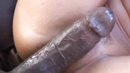 Jizzelle Ryder chịch học sinh mặc áo dài một sâu đen