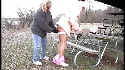 Bàn chải đánh hoc sinh dit nhau trong nha tam răng điện set