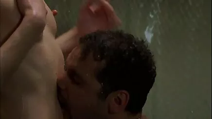 Những đồ chơi đi phim sec hoc thẳng vào mông của anh