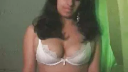 Megan dit nhau hoc sinh cap 3 vaughn