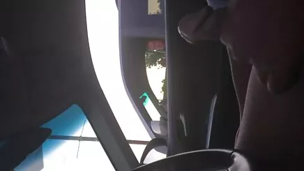 Suzie Rêu chỉ sử dụng ngón tay chịch học sinh mặc áo dài trong Sapphix