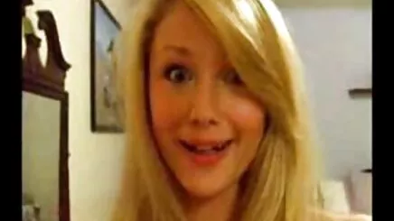 2 cô gái người Ireland chơi với nhau trên giường học sinh cấp 2 xoạc nhau