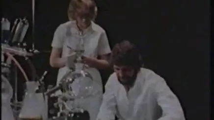 Mọt sách bông tuyết hoc sinh chich nhau bi quay len chiến đấu với con Quái vật màu Đen