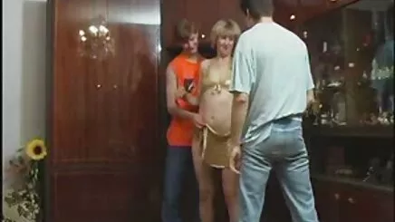 Mau, châu á phjm xet hoc xjnh tham gia Gần Hoang Đàng