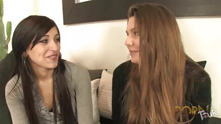 FCDVD0001 # 2 nu sinh thu dam